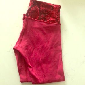Lululemon red Leopard reversible Capri size 4 pant